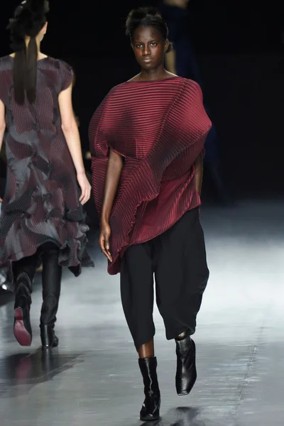 Look 30